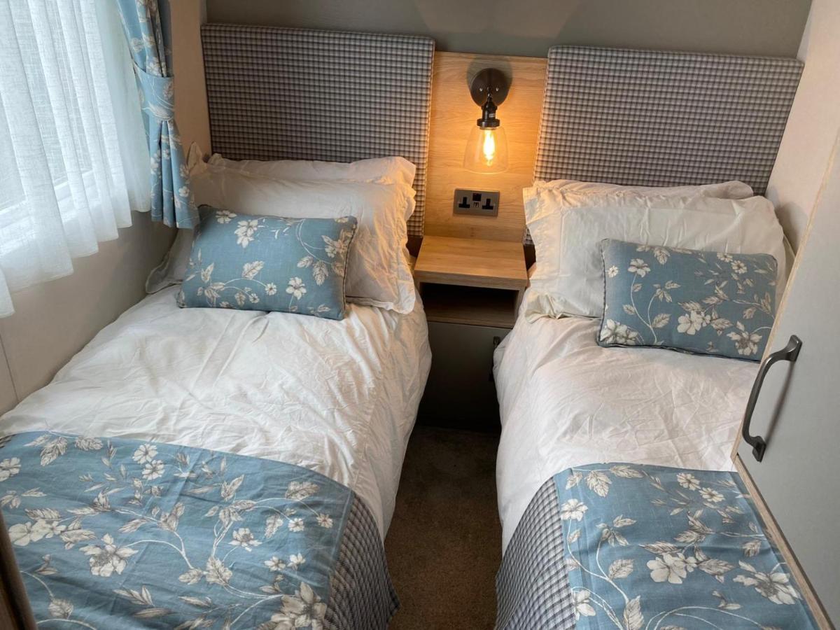 Lake District Prestige Caravan, 3 Bedrooms, Sleeps 8 On Haven Holiday Park Flookburgh Exterior photo